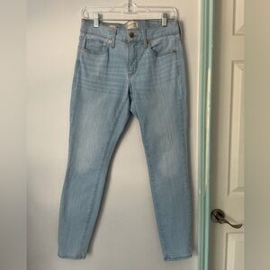 Universal Thread Women's Light Blue Skinny Jeans